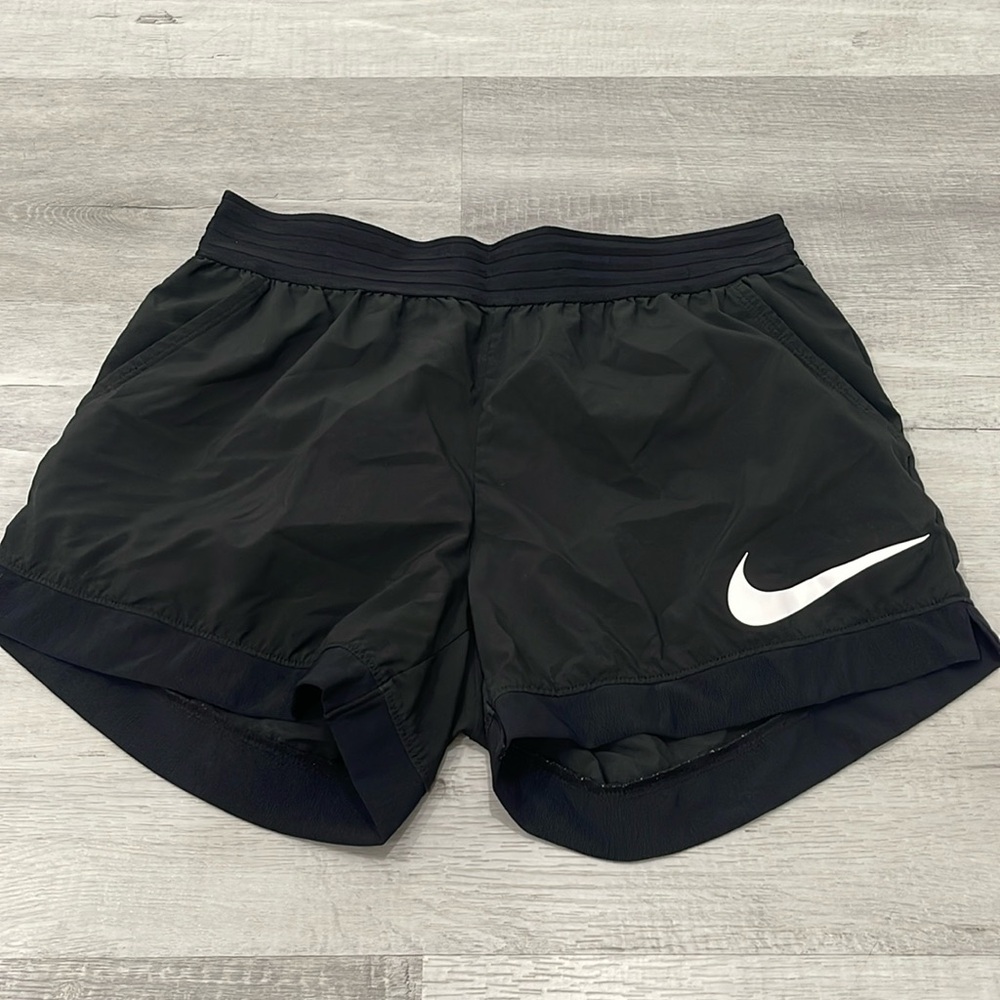SMALL NIKE SHORTS WITH POCKETS-CORE FLEX